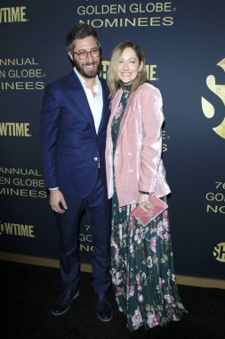 Los Angeles - Jan 5: Dave Holstein, Judy Greer Showtime altın küre adayları şenlikte Sunset Tower Hotel, 5 Ocak 2019 tarihinde West Hollywood, Ca