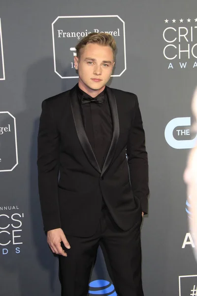 Los Ángeles Enero Ben Hardy Los Critics Choice Awards Barker —  Fotos de Stock