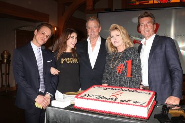 Los Angeles - Jan 17: Christian Leblanc, Amelia Heinle, Eric Braeden, Melody Thomas Scott, Peter Bergman genç ve huzursuz kutluyor 30 yıl # 1 Cbs televizyon City 17 Ocak 2019 Los Angeles, Ca