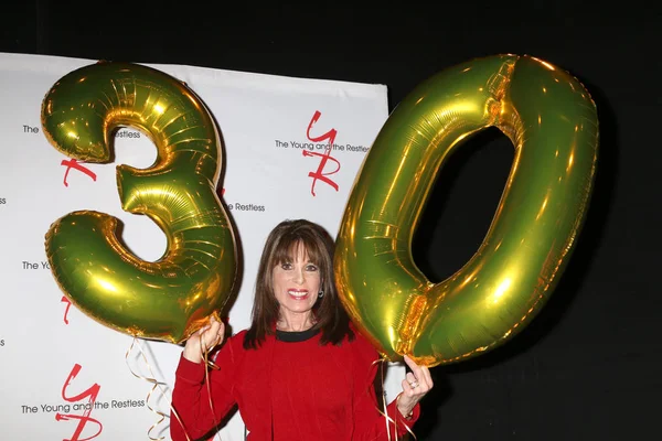 Los Angeles - Jan 17: Kate Linder genç ve huzursuz kutluyor 30 yıl # 1 Cbs televizyon City 17 Ocak 2019 Los Angeles, Ca