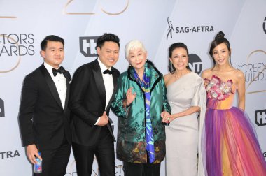 Los Angeles - 27 Ocak: Jon M. Chu, Ronny Chieng, Lisa Lu, Tan Kheng Hua, Fiona Xie 25 yıllık Screen Actors Guild Awards, tapınak toplantı salonunda 27 Ocak 2019 tarihinde Los Angeles, Ca