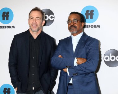 Los Angeles - 5 Şubat: Bryan Callen, Tim Meadows at Disney Abc televizyon kış basın tur fotoğraf çağrısında Langham Huntington Hotel'in 5 Şubat 2019 tarihinde Pasadena, Ca