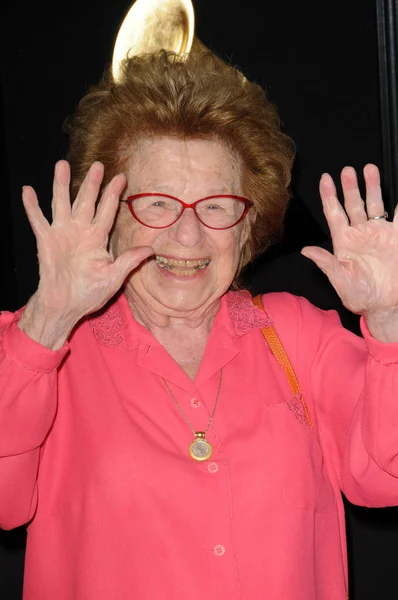 Los Angeles Feb Ruth Westheimer Ved 61St Grammy Awards Staples - Stock-foto