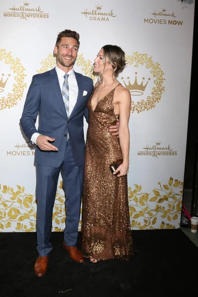 Los Angeles - 9 Şubat: Andrew Walker, karısı 9 Şubat 2019 turnuva şirketten Pasadena, Ca Hallmark kış 2019 Tca etkinlikte