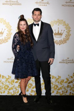 Los Angeles - 9 Şubat: Julianne Morris, Kristoffer Polaha 9 Şubat 2019 turnuva şirketten Pasadena, Ca Hallmark kış 2019 Tca etkinlikte