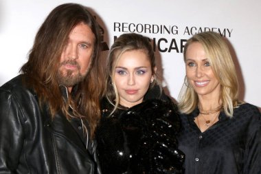 Los Angeles - 8 Şubat: Billy Ray Cyrus, Miley Cyrus, Tish Cyrus La Kongre Merkezi'nde 8 Şubat 2019 tarihinde Los Angeles, Ca yıl Gala Musicares kişi