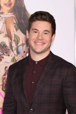 Los Angeles - 11 Şubat: Adam Devine 