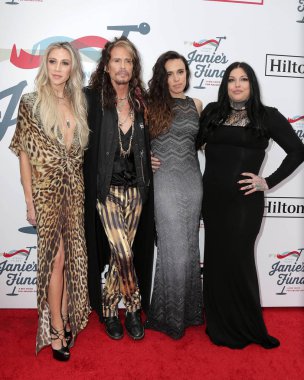 Los Angeles - Şubat 10: Aimee Preston, Steven Tyler, Chelsea Tyler, Mia Tyler, 2019 Steven Tyler'ın Grammy görüntüleme partide Los Angeles, Ca üzerinde 10 Şubat 2019 Raleigh stüdyolarında