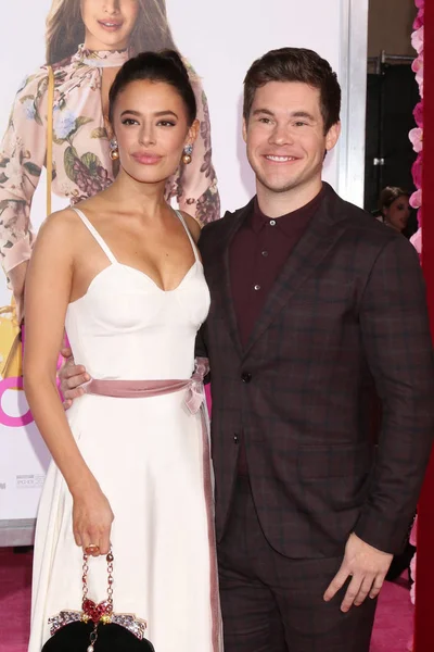 Los Angeles Feb Chloe Bridges Adam Devine Isn Romantic World — Stock Photo, Image