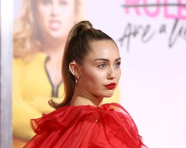 Los Angeles Únor Miley Cyrus Není Romantické Světová Premiéra Divadle — Stock fotografie