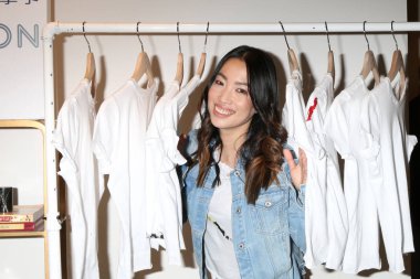 Los Angeles - 18 Şubat: Yizhou küresel sezgi kampanya Yizhou tarafından Fred Segal günbatımında 18 Şubat 2019 üzerinde West Hollywood'da, Ca barındırılan Başlat