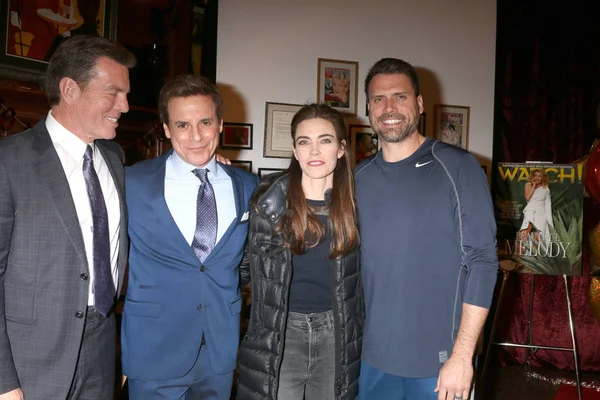 Los Angeles - 20 Şubat: Peter Bergman, Christian Leblanc, Amelia Heinle, Joshua Morrow garajında Melody Thomas Scott kutluyor Y ve Cbs televizyon şehir Event'de R 40 yıl üzerinde 20 Şubat 2019 Los Angeles, Ca
