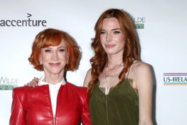 Los Angeles - 21 Şubat: Kathy Griffin, Chloe Dykstra_ üzerinde 21 Şubat 2019 Bad Robot Santa Monica, Ca, 2019 Oscar Wilde Ödülleri'nde