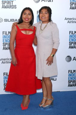 Los Angeles - 23 Şubat: Yalitza Aparicio, Nancy Garcia 23 Şubat 2019 tarihinde Santa Monica, C sahilde 2019 Film Independent Spirit Ödülleri'nde