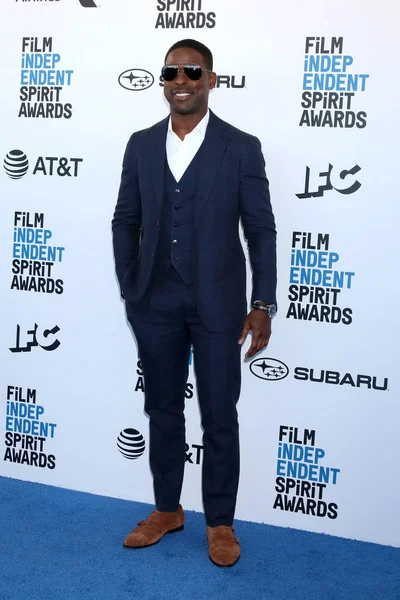 Los Angeles - 23 Şubat: 2019 Sterling K. Brown'da Film Independent Spirit sahilde 23 Şubat 2019 Santa Monica, C Ödülleri