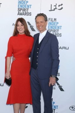 Los Angeles - 23 Şubat: Olivia Grant, Richard E. Grant 23 Şubat 2019 tarihinde Santa Monica, Ca sahilde 2019 Film Independent Spirit Ödülleri'nde