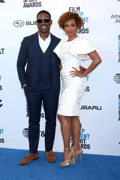 Los Angeles Feb Sterling Brown Ryan Michelle Baden Bei Den — Stockfoto