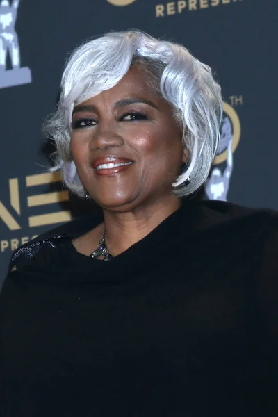 Los Angeles Mar Donna Brazile Ved Naacp Image Awards Presserum - Stock-foto