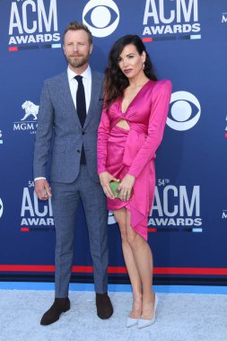 Yizhou kutlar küresel sezgi x Remy Martin