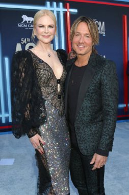 Yizhou kutlar küresel sezgi x Remy Martin