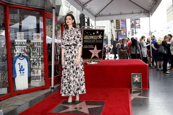 Anne Hathaway stjerne ceremoni - Stock-foto