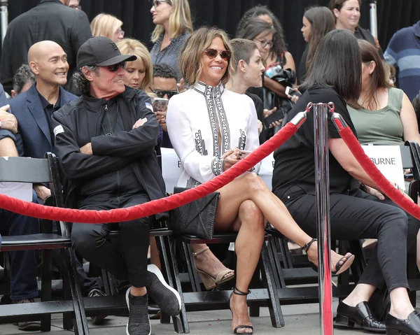 Keanu Reeves hand och fot tryck ceremoni — Stockfoto