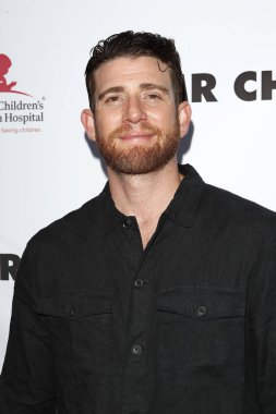 Bir Neden Başlatmak için Saint Modern Prayer Mumlar