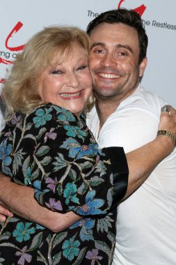 Young ve Huzursuz Hayran Kulübü Yemeği