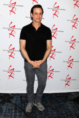 Young ve Huzursuz Hayran Kulübü Yemeği