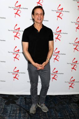 Young ve Huzursuz Hayran Kulübü Yemeği