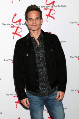 Young ve Huzursuz Hayran Kulübü Yemeği