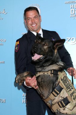 9. Geleneksel Amerikan İnsani Kahraman Köpek Ödülleri