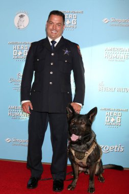 9. Geleneksel Amerikan İnsani Kahraman Köpek Ödülleri