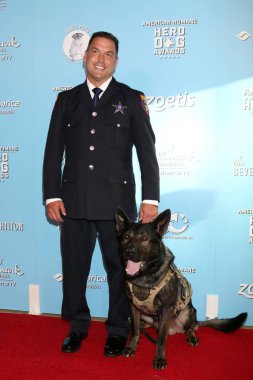 9. Geleneksel Amerikan İnsani Kahraman Köpek Ödülleri