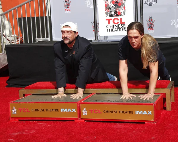 Kevin Smith y Jason Mewes mano y huella Ceremonia — Foto de Stock