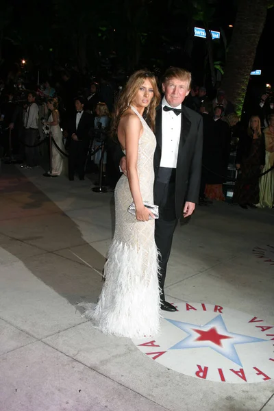 Los Angeles Feb Melania Trump Donald Trump Bei Der Vanity — Stockfoto