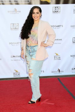 LOS ANGELES - 25 Eylül 2020 'de Katalina Film Festivali' nde Katrina Cebreiro Thru Kırmızı Halısını sür, İskoç Ayini Merkezi 'nde 25 Eylül 2020' de, Long Beach, CA