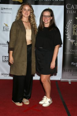 SEP 26: Emily Hanley, April Moreall Catalina Film Festivali 'nde Thru Kırmızı Halısını Sürün, Cumartesi günü İskoç Ayini Etkinlik Merkezi' nde 26 Eylül 2020 'de Long Beach, CA
