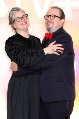 LOS ANGELES - 14 Eylül 2025 'te Batı Hollywood, CA' da AppleTV + Post Emmy Party 'de Gisele Schmidt, Gary Oldman