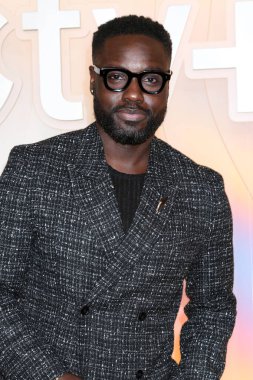 LOS ANGELES - 14 EP: Dayo Okeniyi 14 Eylül 2025 tarihinde Batı Hollywood, CA 'da AppleTV + Post Emmy Party' de