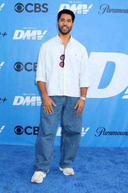 Alex Tarrant, DMV Sneak Peak Açık Hava Tarama Ajansı Motorlu Taşıtlar Dairesi 'nde 20 Eylül 2025' te Los Angeles 'ta Cole Caddesi 803 numarada.