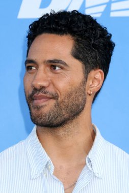 Alex Tarrant, DMV Sneak Peak Açık Hava Tarama Ajansı Motorlu Taşıtlar Dairesi 'nde 20 Eylül 2025' te Los Angeles 'ta Cole Caddesi 803 numarada.