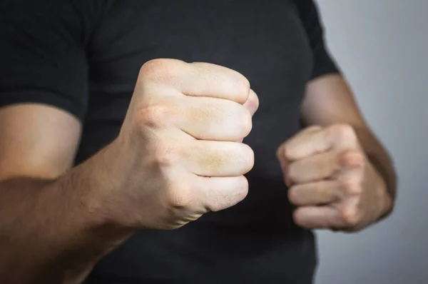 Hombre Caucásico Con Gesto Amenazante Listo Para Golpear Luchar Con —  Fotos de Stock