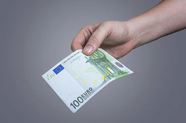 Ruka Držící Měnu Euro Nabízí 100 Euro Bankovek Peníze Dávat — Stock fotografie