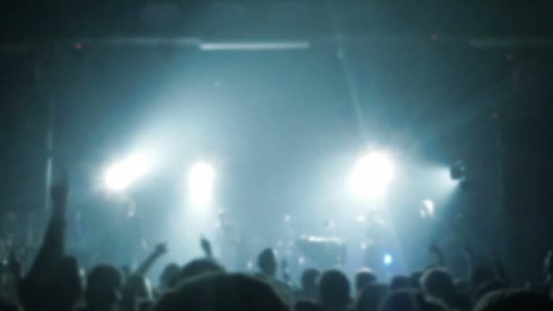 Konzertbesucher Fans Bei Rockkonzert — Stockvideo