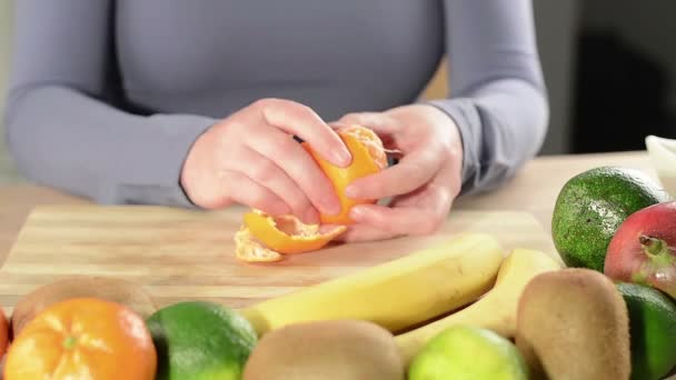 Mükemmel Meyve Salatası Yapmak — Stok video