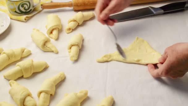 制作羊角面包 自制美味的羊角面包 — 图库视频影像