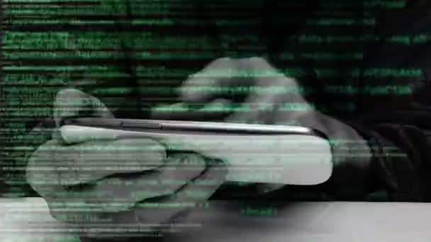 Criminale Informatico Hacker Con Smart Phone — Video Stock