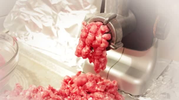 Preparação Carne Picada Com Amolador Carne Elétrico Carne Crua Uma — Vídeo de Stock