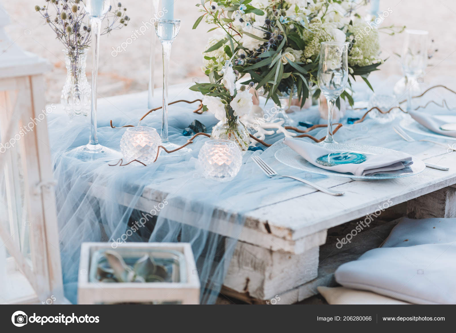 Elegante Mesa Pasteles Azules Para Una Boda Playa — Foto de stock  #206280066 © Anastasiia.Chepinska, image size:1600x1168